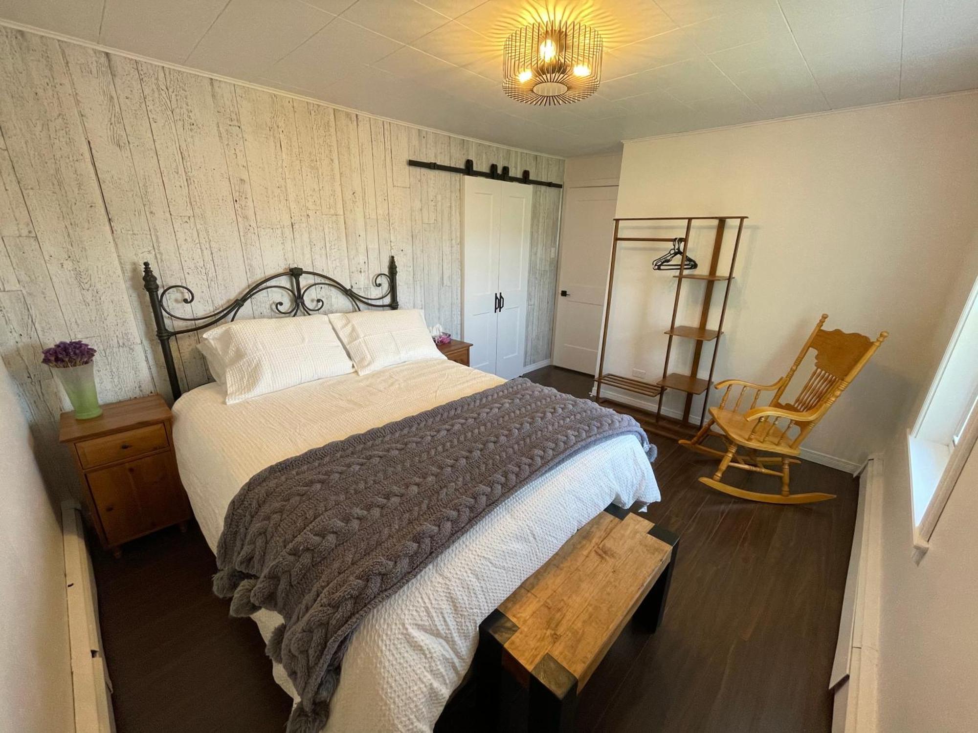 La Maison Rouge - Bed & Breakfast - La Pocatiere Exterior photo